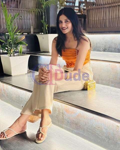 Low budget call girls in Saket Delhi | 9953333421